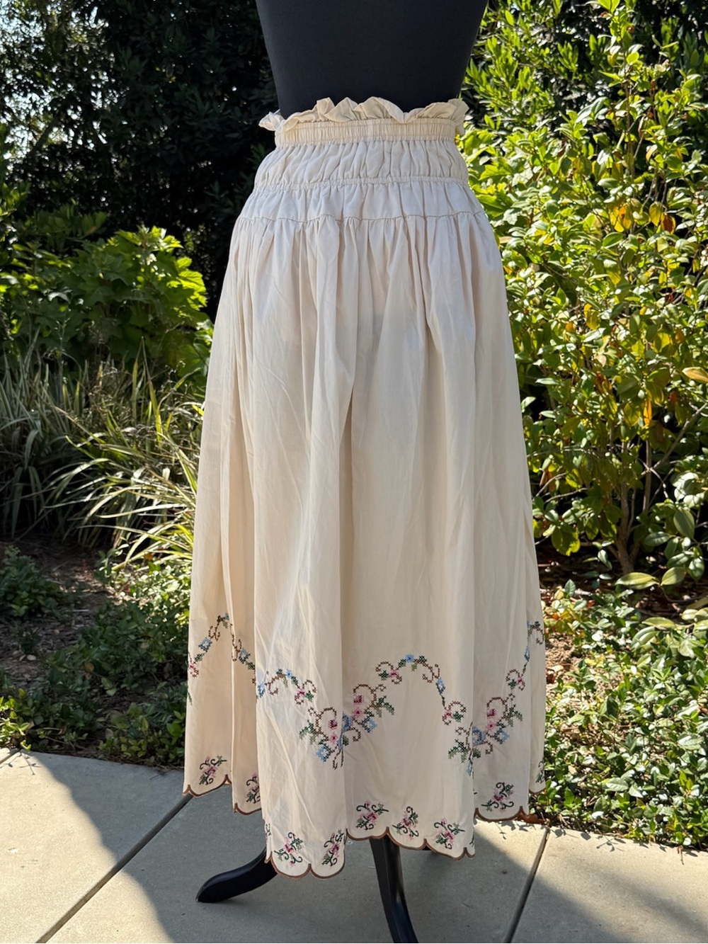 Moon RIver paperbag midi skirt with cross-stitch embroidery- Size S - Picture 4 of 5